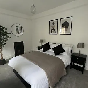 https://2-kingsmead-square.tophotelsbath.com